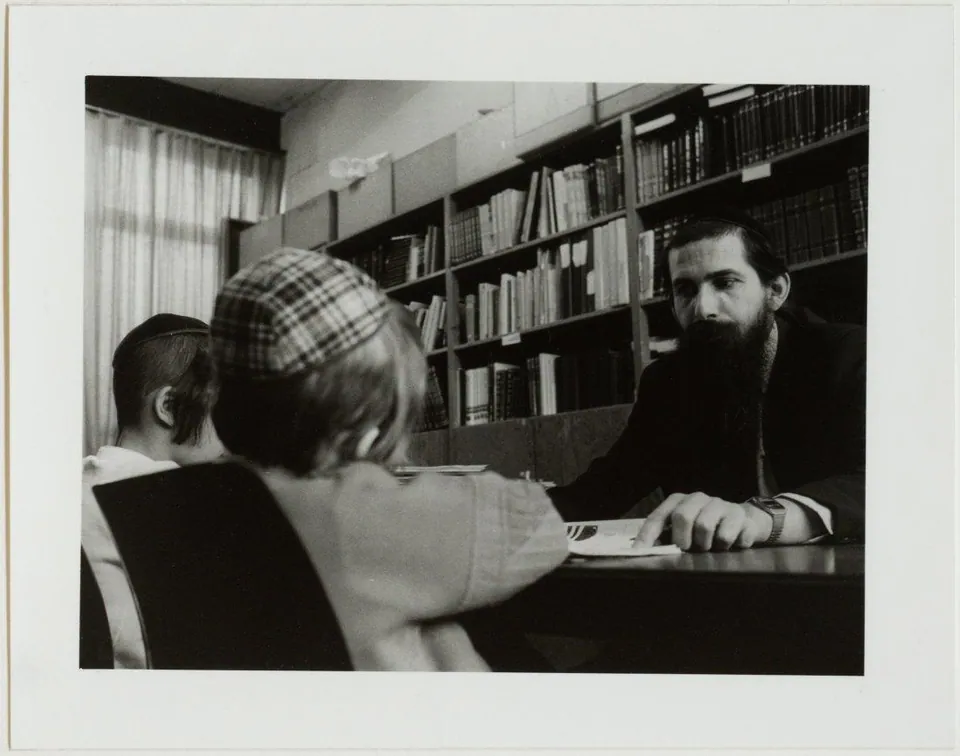 [Onderwijs op het Cheider], Fotografie na papíře, 1980–1990