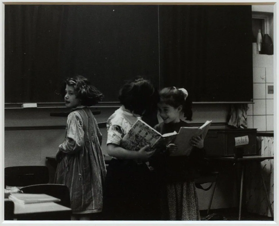 [Meisjes op het Cheider], Fotografie na papíře, 1980–1990