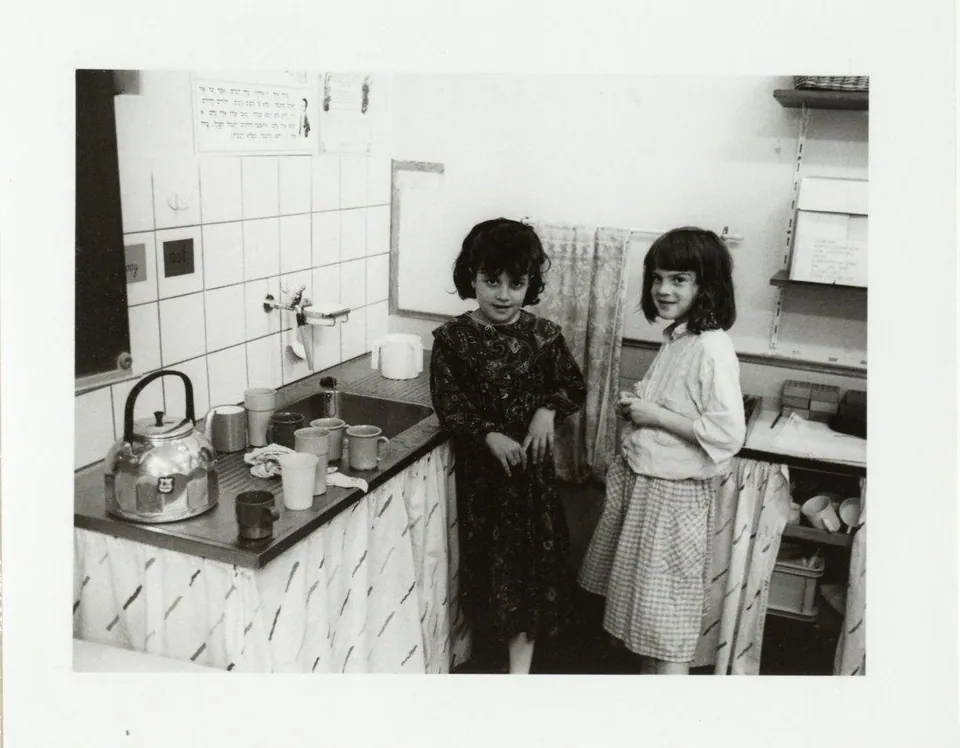 [Meisjes op het Cheider], Fotografie na papíře, 1980–1990