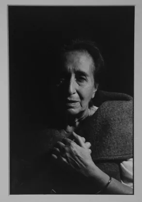 Oma met verdrietige uitstraling, 1989–1991