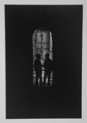 Twee kinderen in de schaduw, 1989–1991